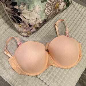 Older style **new with tags** 40DD La vie en rose bra